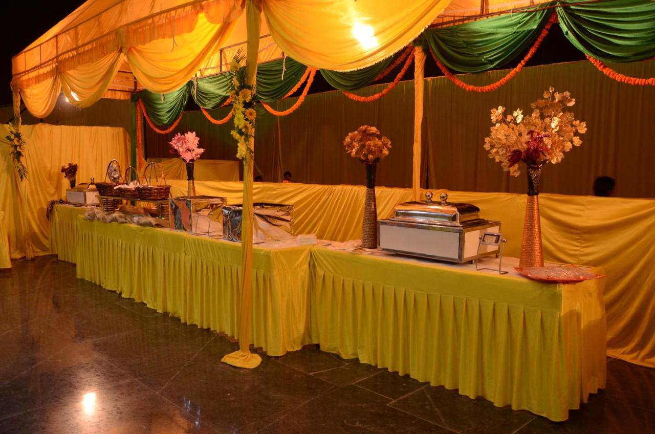 Arsh Residency Hotel Lucknow Buitenkant foto