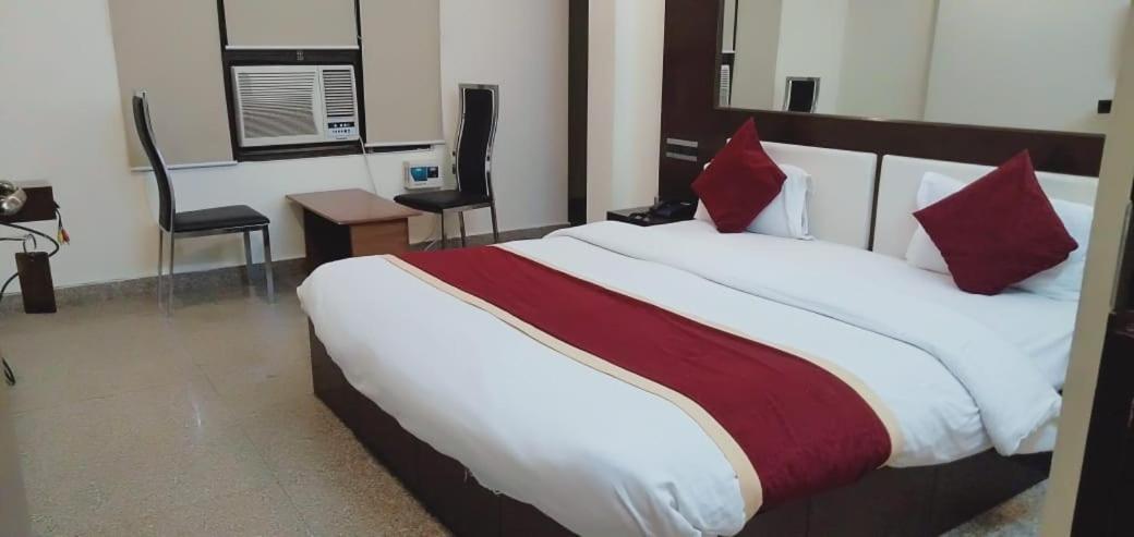 Arsh Residency Hotel Lucknow Buitenkant foto